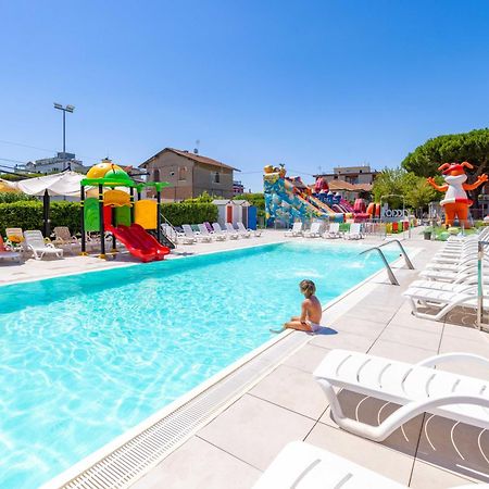 Ciccio Hotel Misano Adriatico Bagian luar foto